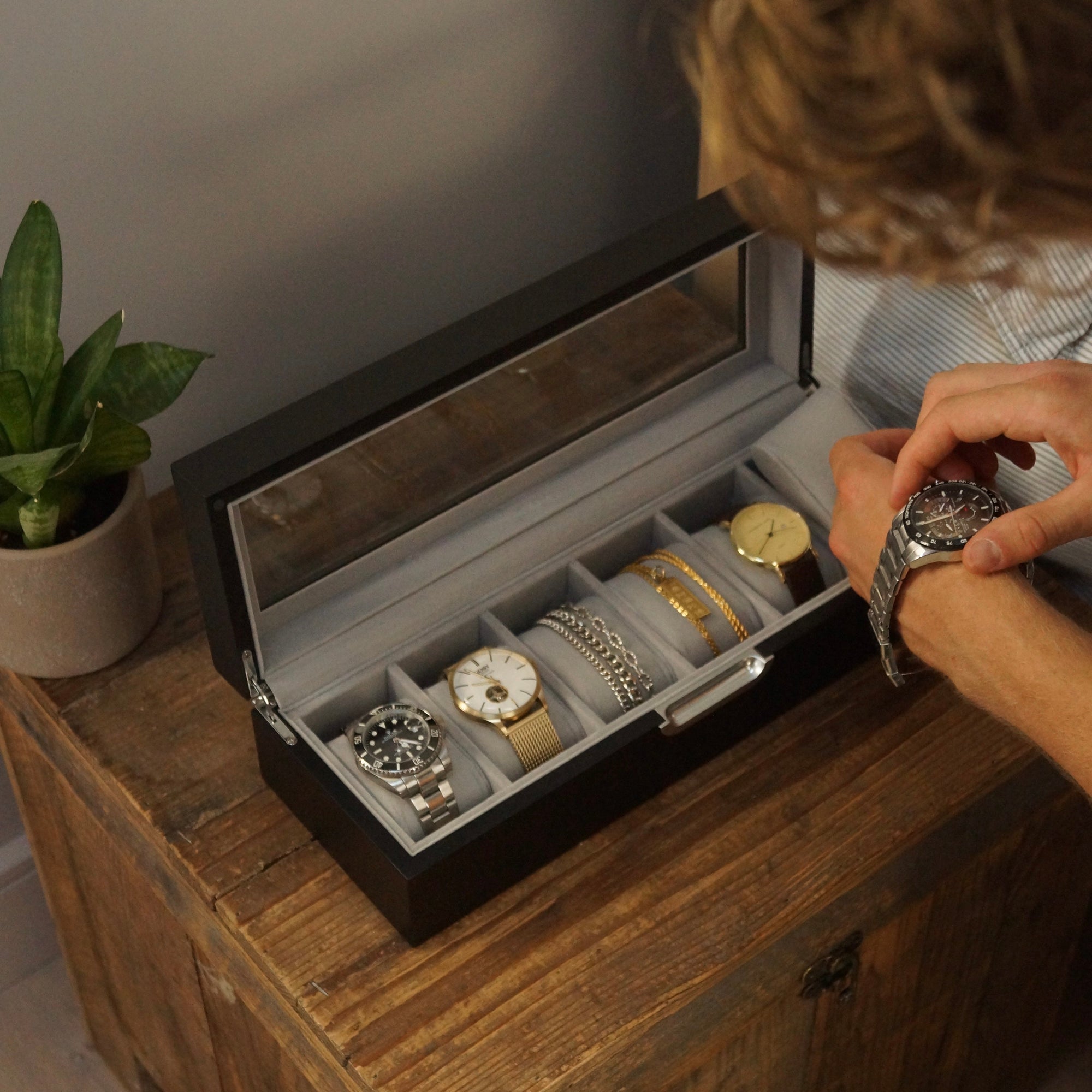 How to Keep Watches in Good Condition