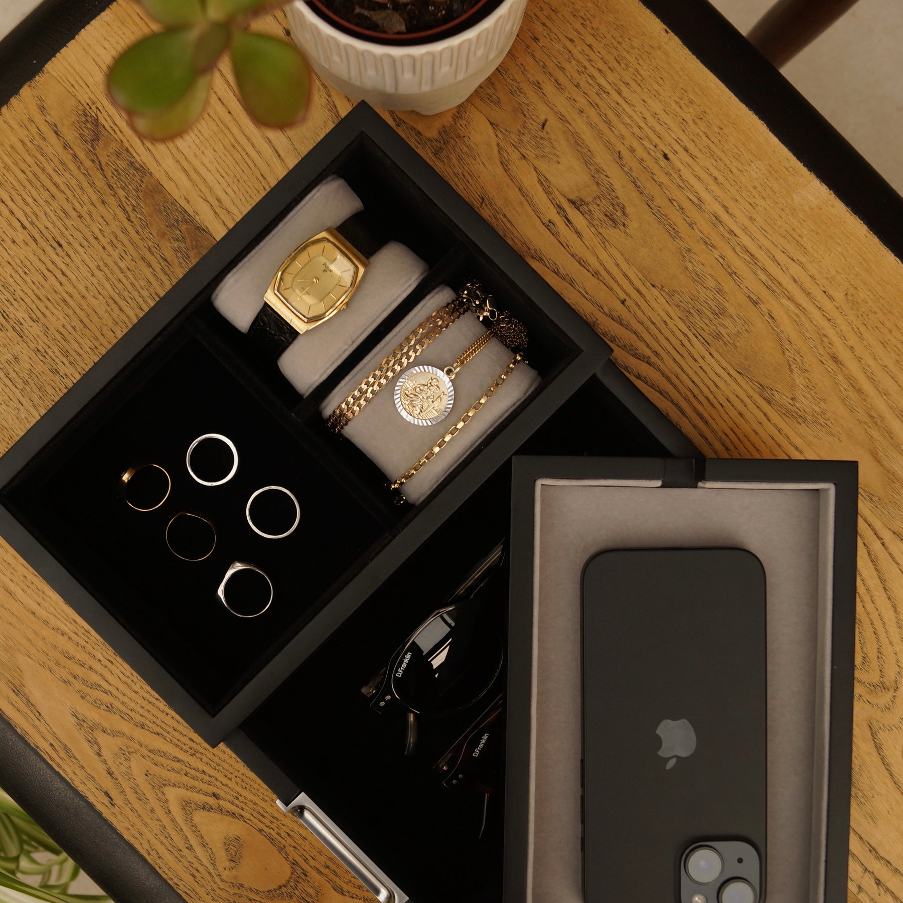 LDN II - 2 Watch Organiser