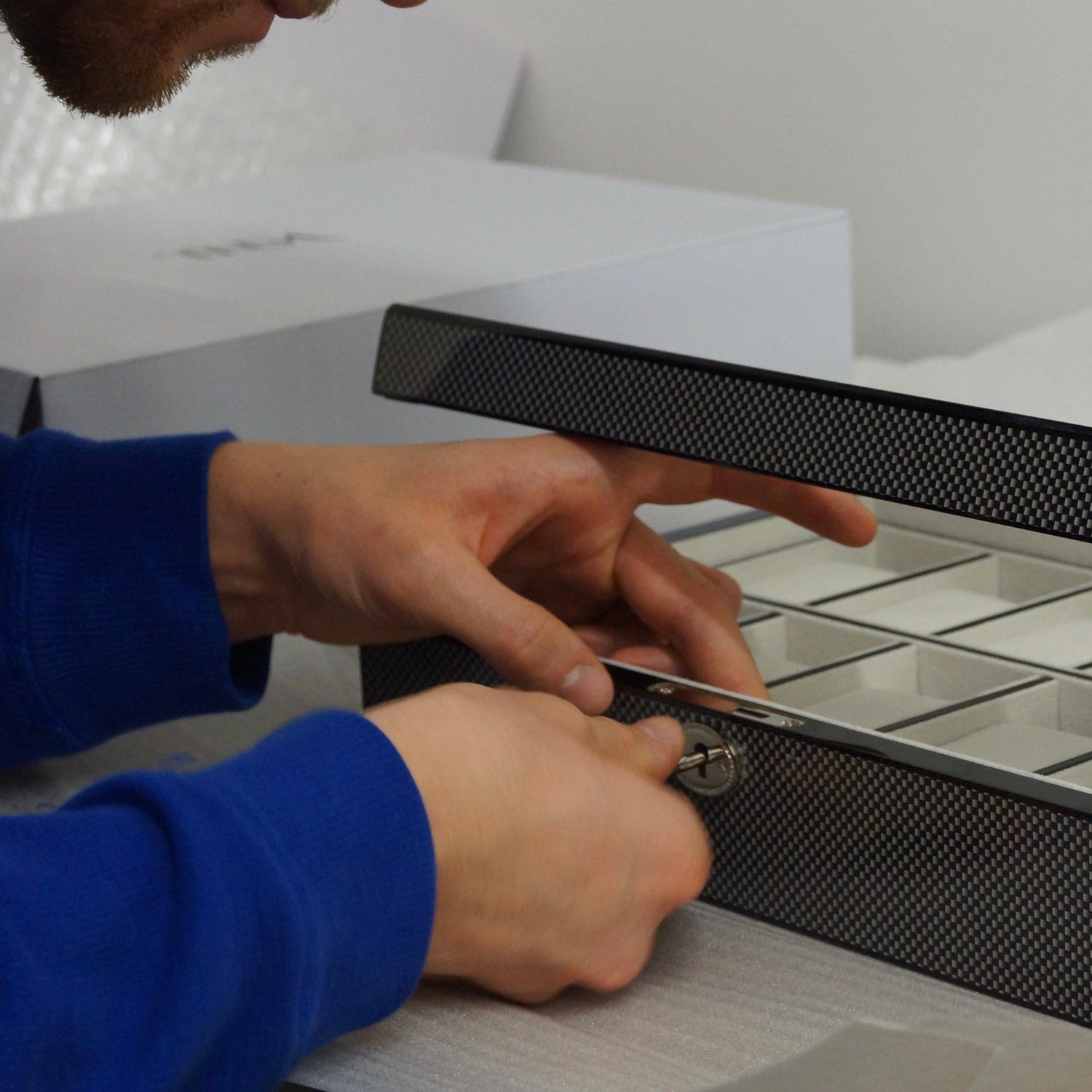 Man opening the Carbo Blanc 10 slot watch box via the secure key lock